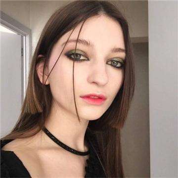 A股三大指数高开 有色金属走强